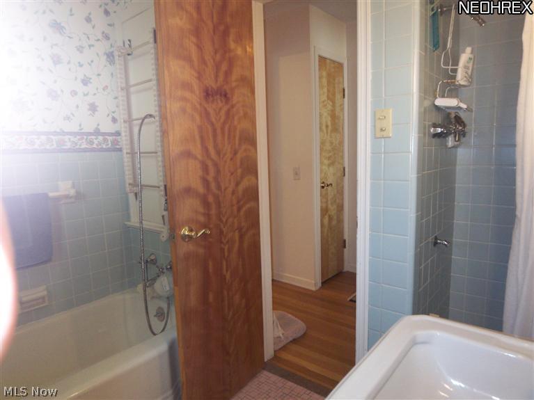 1083 Brandon Road Cleveland, OH 44112 - Photo 15 of 20