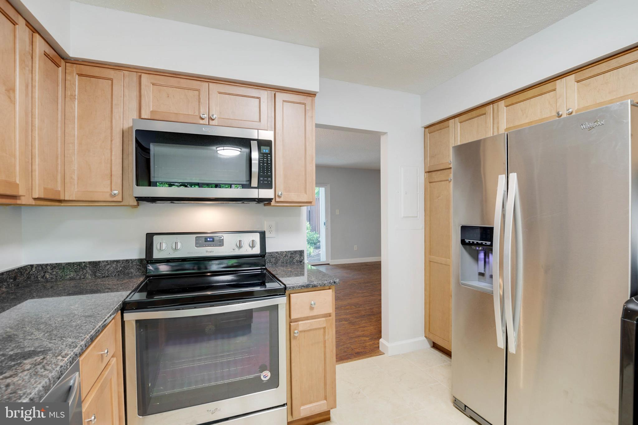 2316 Southgate Square Reston, VA 20191 - Photo 12 of 34 Kitchen - New Granite Counters