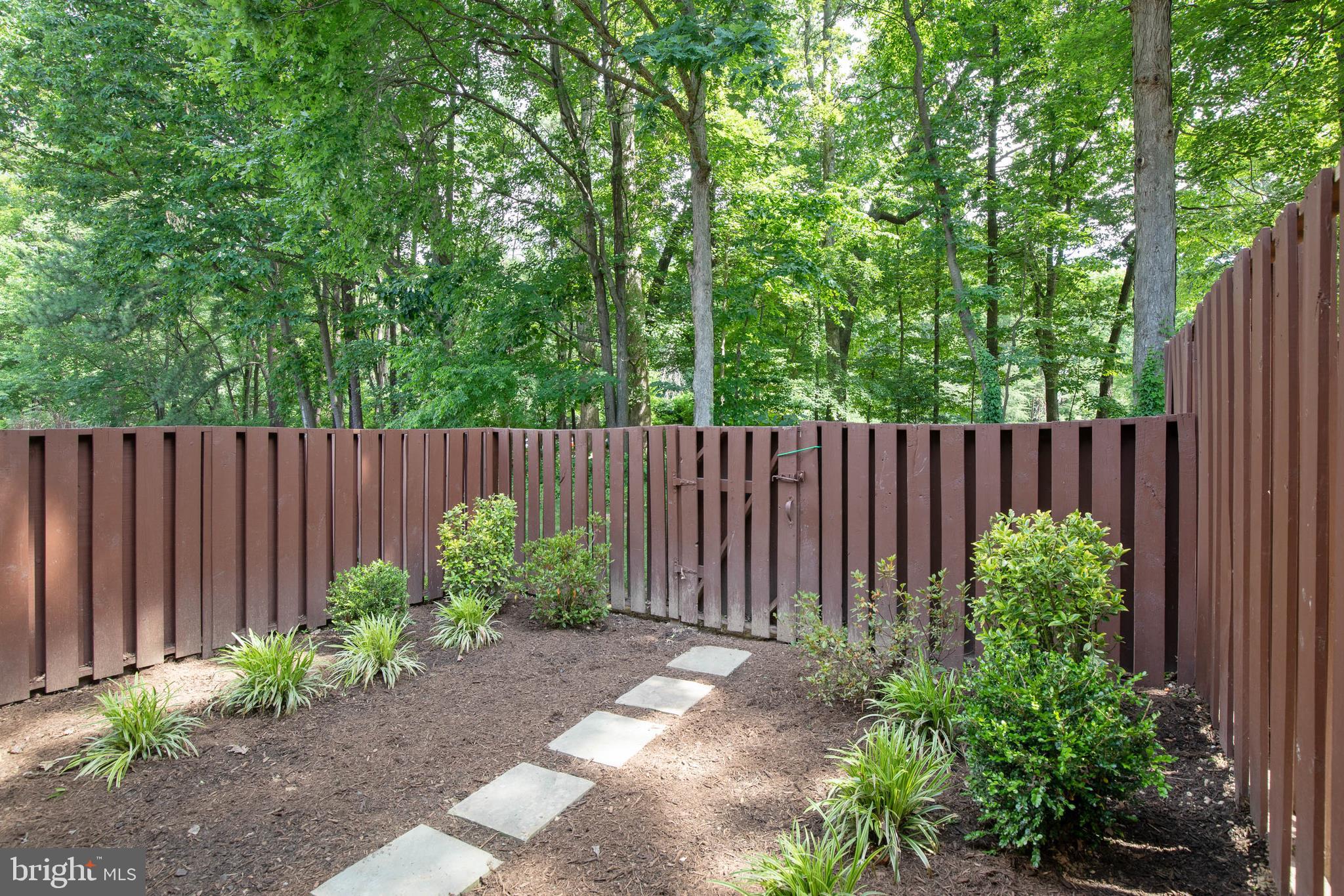 2316 Southgate Square Reston, VA 20191 - Photo 31 of 34 Back Yard