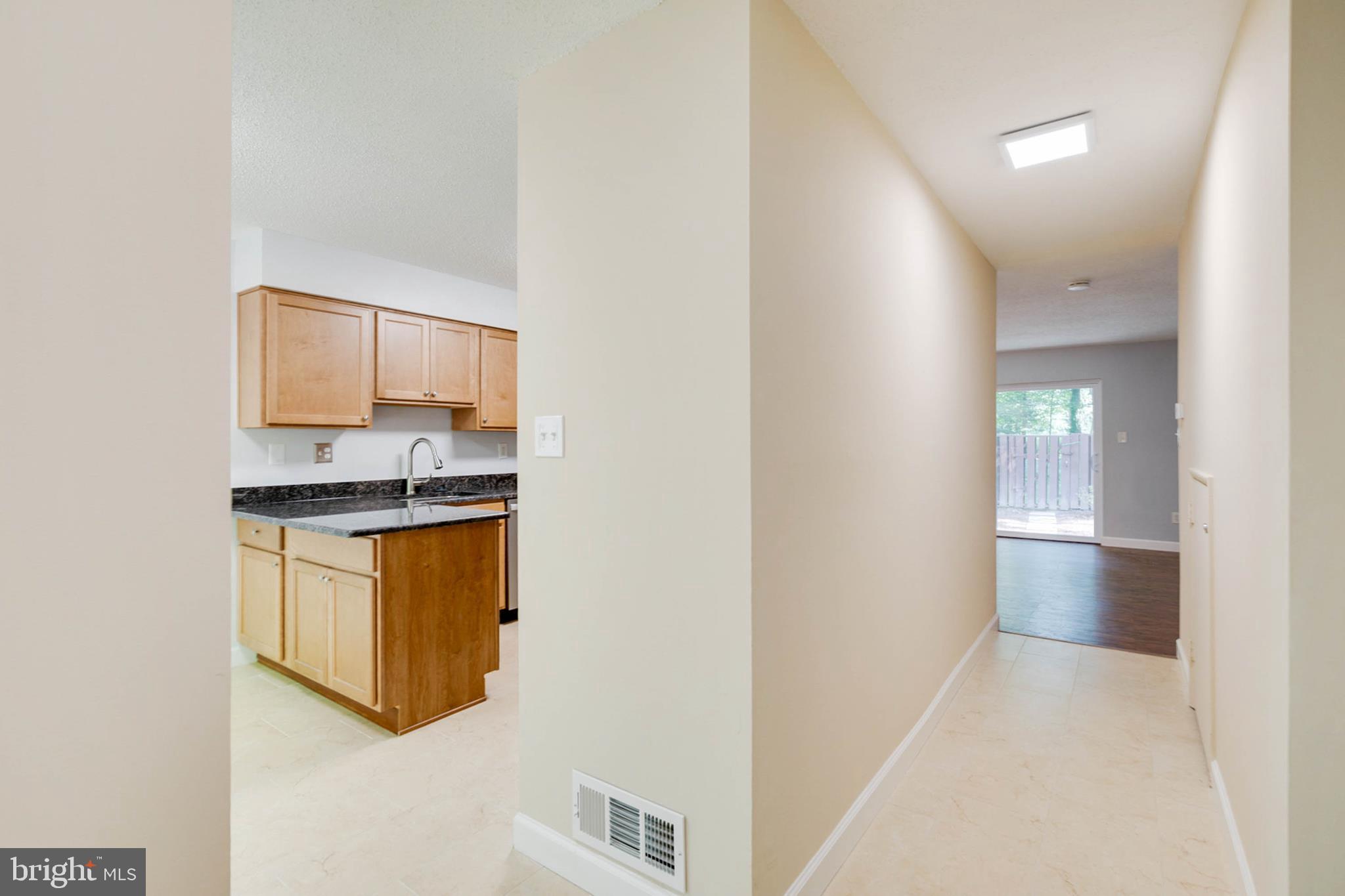 2316 Southgate Square Reston, VA 20191 - Photo 7 of 34 Entrance