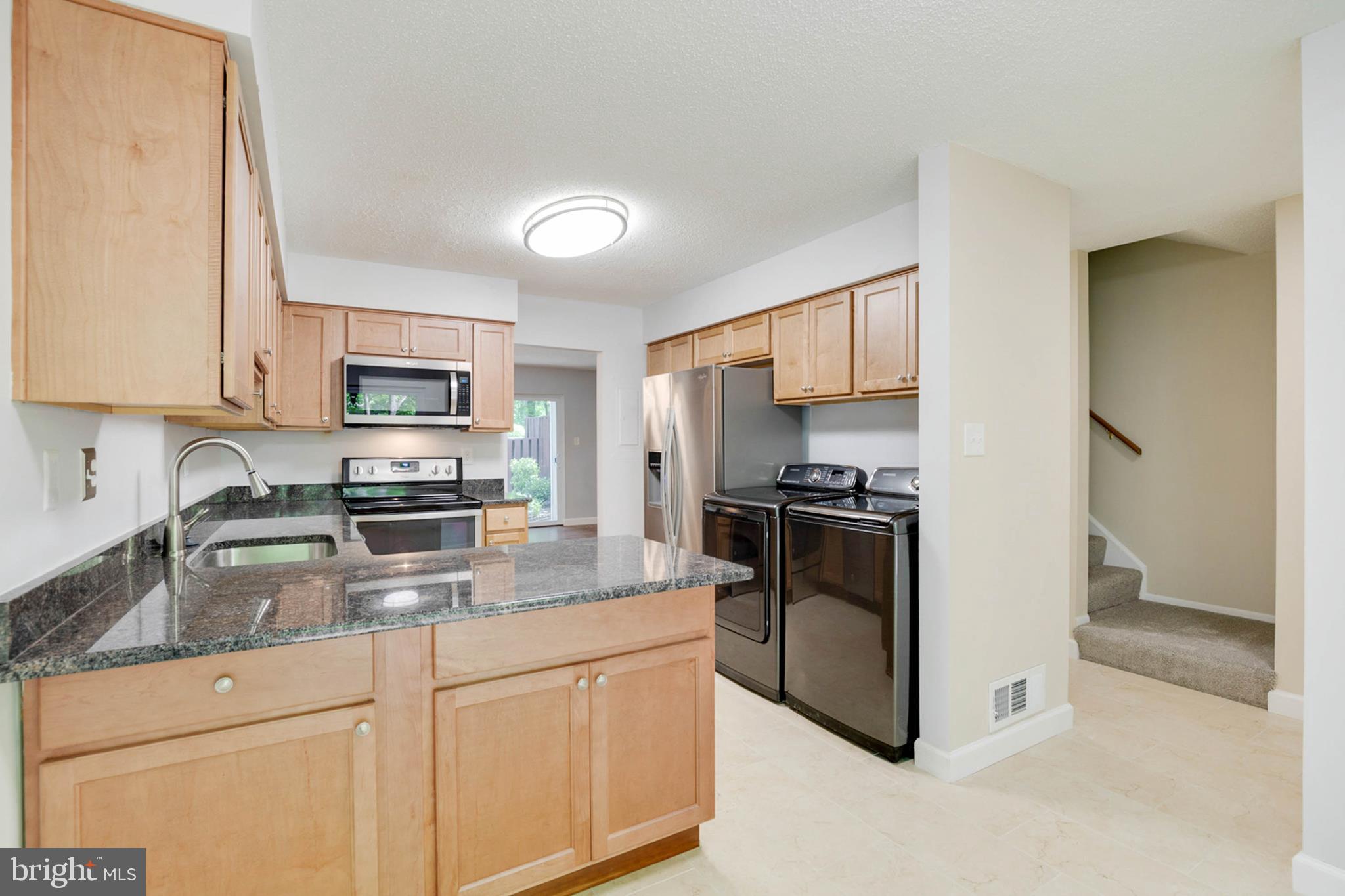 2316 Southgate Square Reston, VA 20191 - Photo 8 of 34 Kitchen