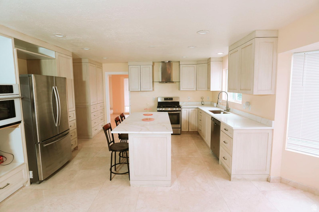 8068 South Twelve Drive Sandy, UT 84094 - Photo 4 of 22