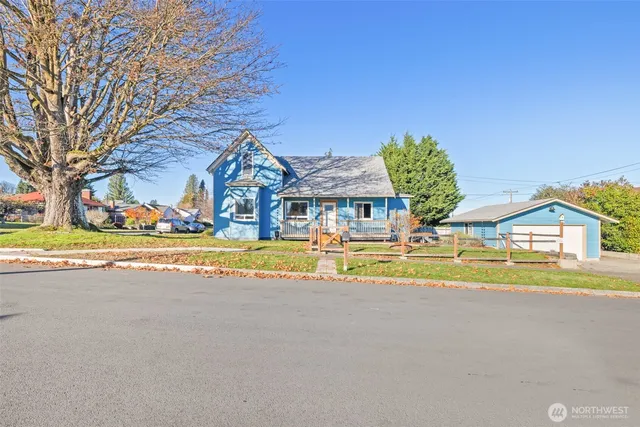 $469,950 | 233 East 10th Street, Port Angeles, WA 98362