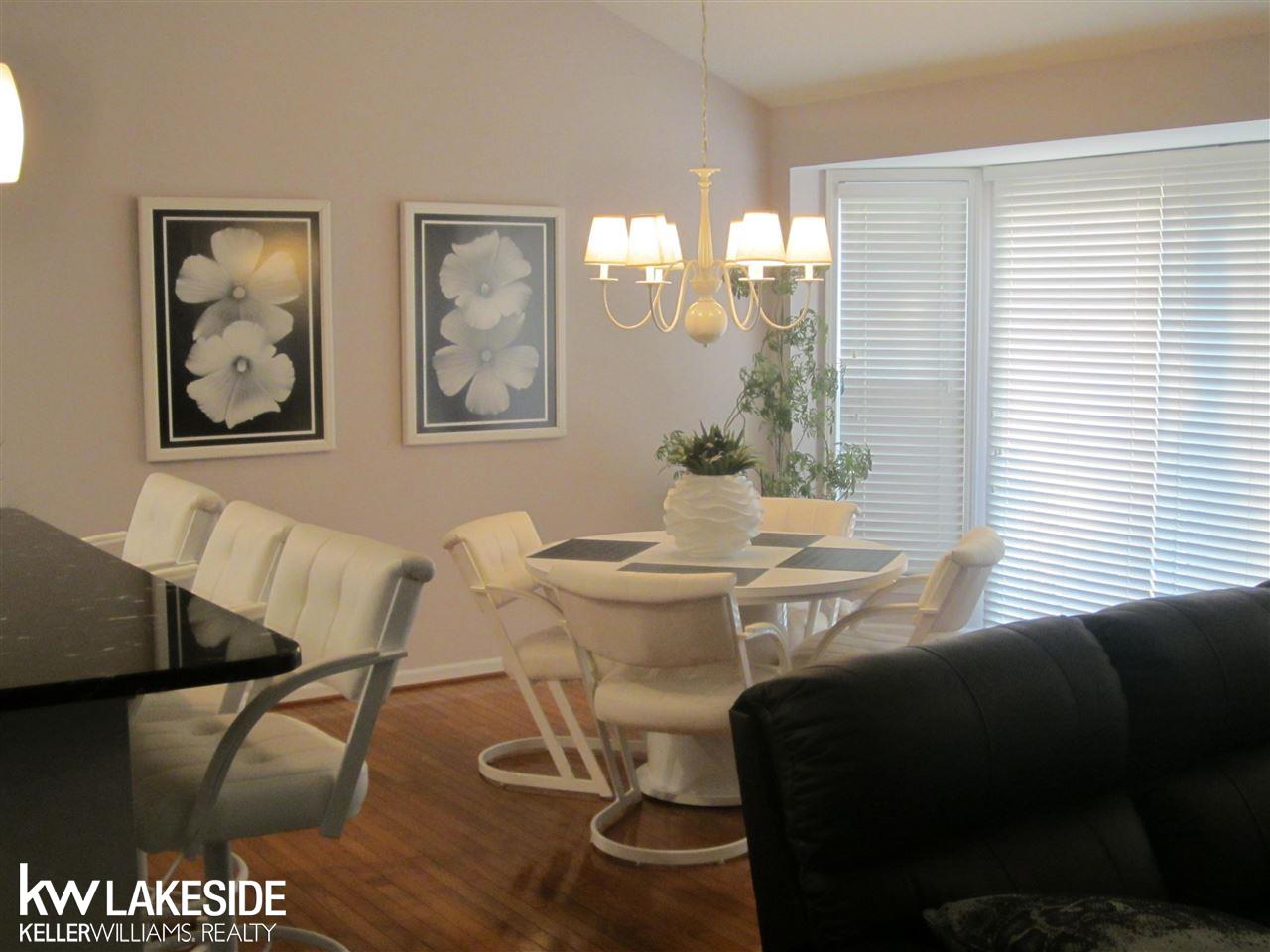 944 Churchill Circle Rochester, MI 48307 - Photo 4 of 31 31330997-3.JPG