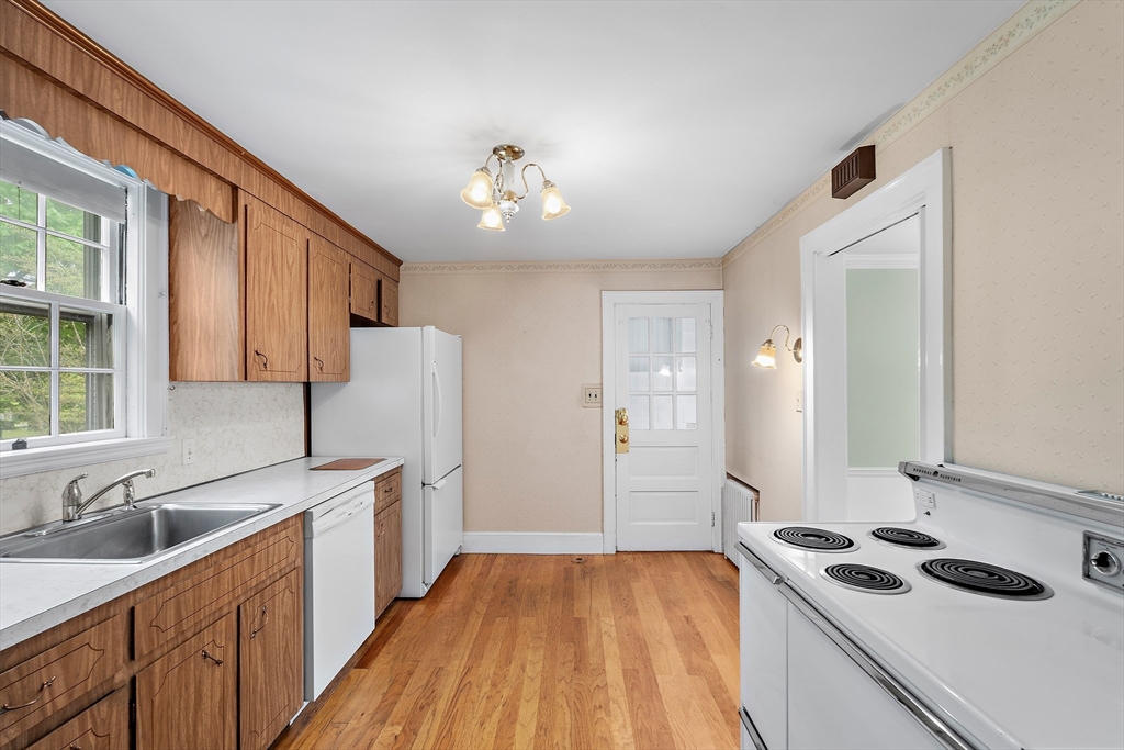 12 Vinewood Road Milton, MA 02186 - Photo 9 of 39