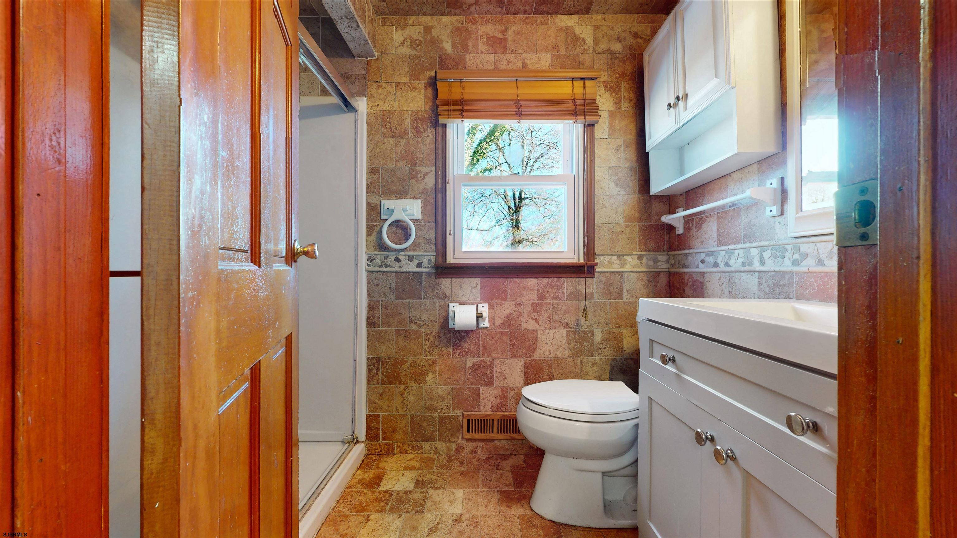 123 Devon Road Somers Point, NJ 08244 - Photo 22 of 41 a bathroom with a toilet and a shower