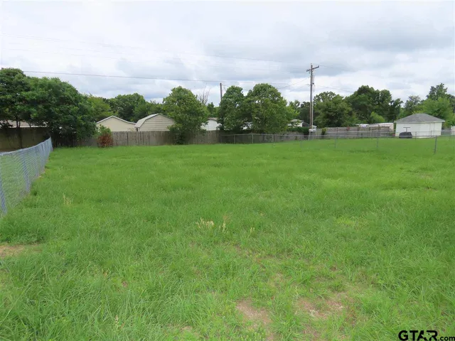 $1,350 | 15494 Farm To Market Road 849, Unit A, Lindale, TX 75771