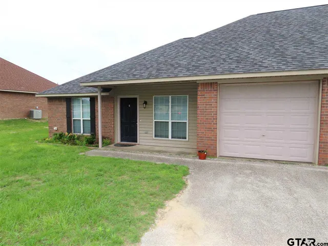 $1,350 | 15494 Farm To Market Road 849, Unit A, Lindale, TX 75771