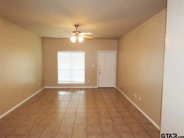 $1,350 | 15494 Farm To Market Road 849, Unit A, Lindale, TX 75771