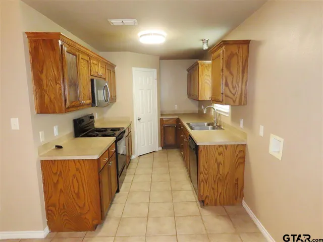 $1,350 | 15494 Farm To Market Road 849, Unit A, Lindale, TX 75771