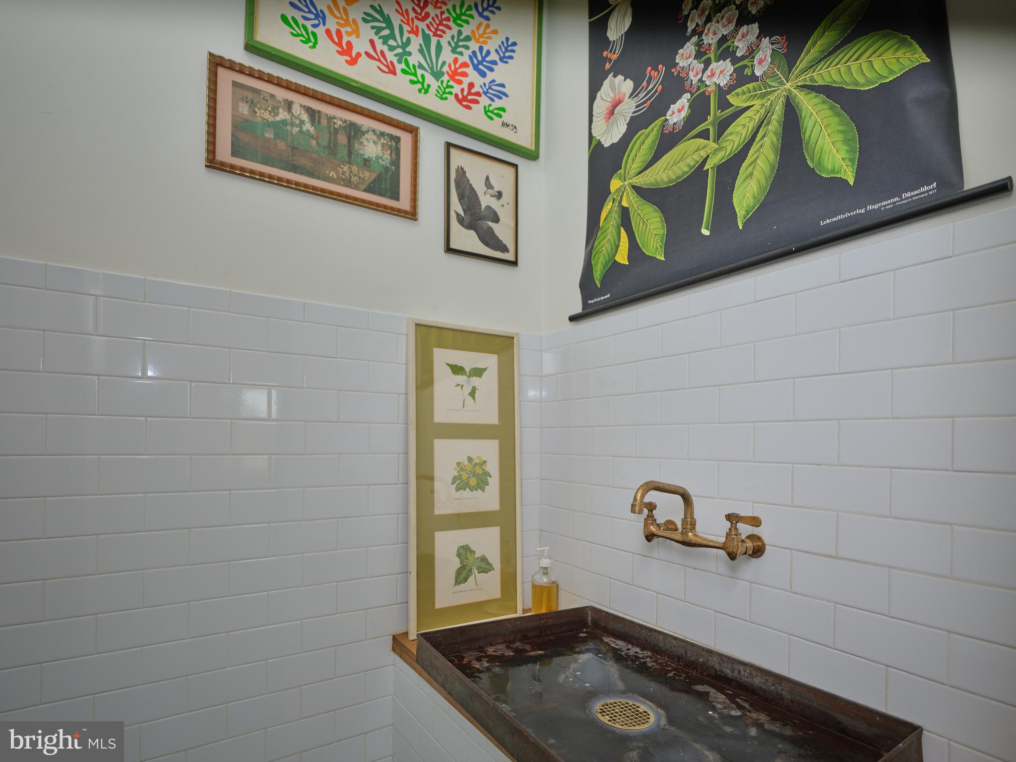 641 Cafferty Road Ottsville, PA 18942 - Photo 39 of 45 a bathroom with a bathtub