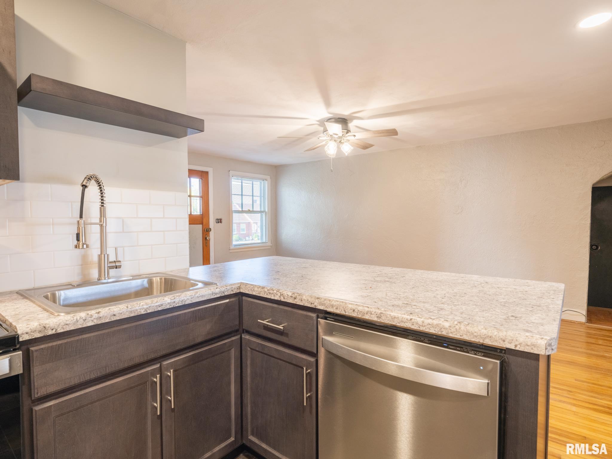 596 Roosevelt Street Creve Coeur, IL 61610 - Photo 14 of 43