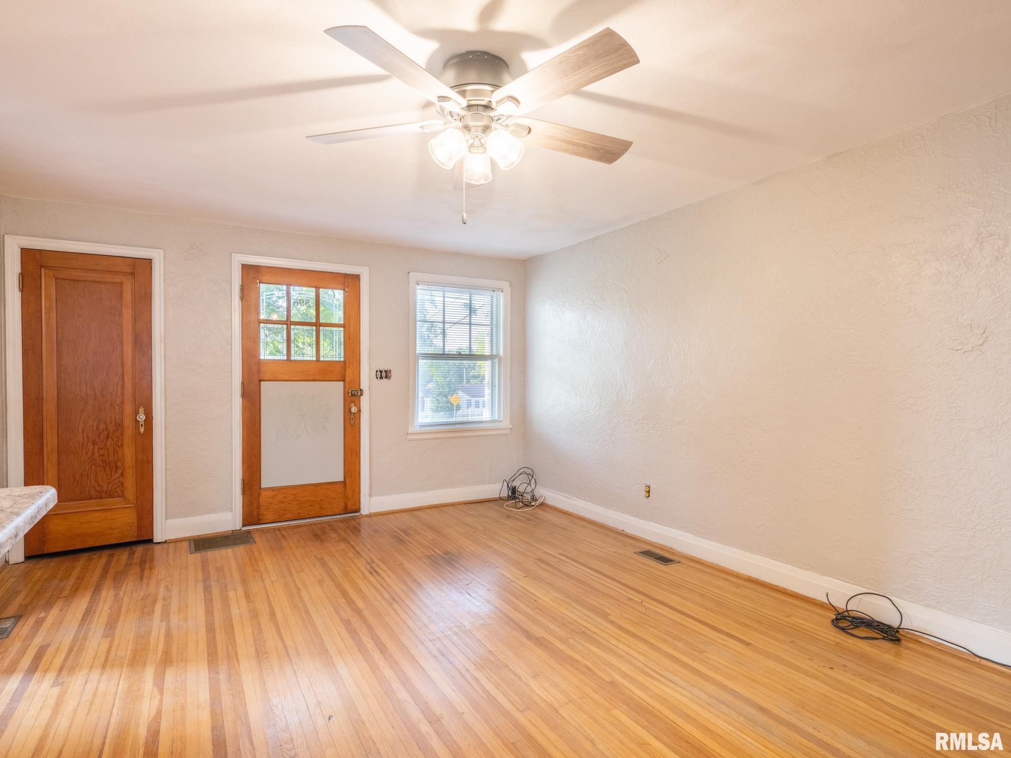 596 Roosevelt Street Creve Coeur, IL 61610 - Photo 17 of 43