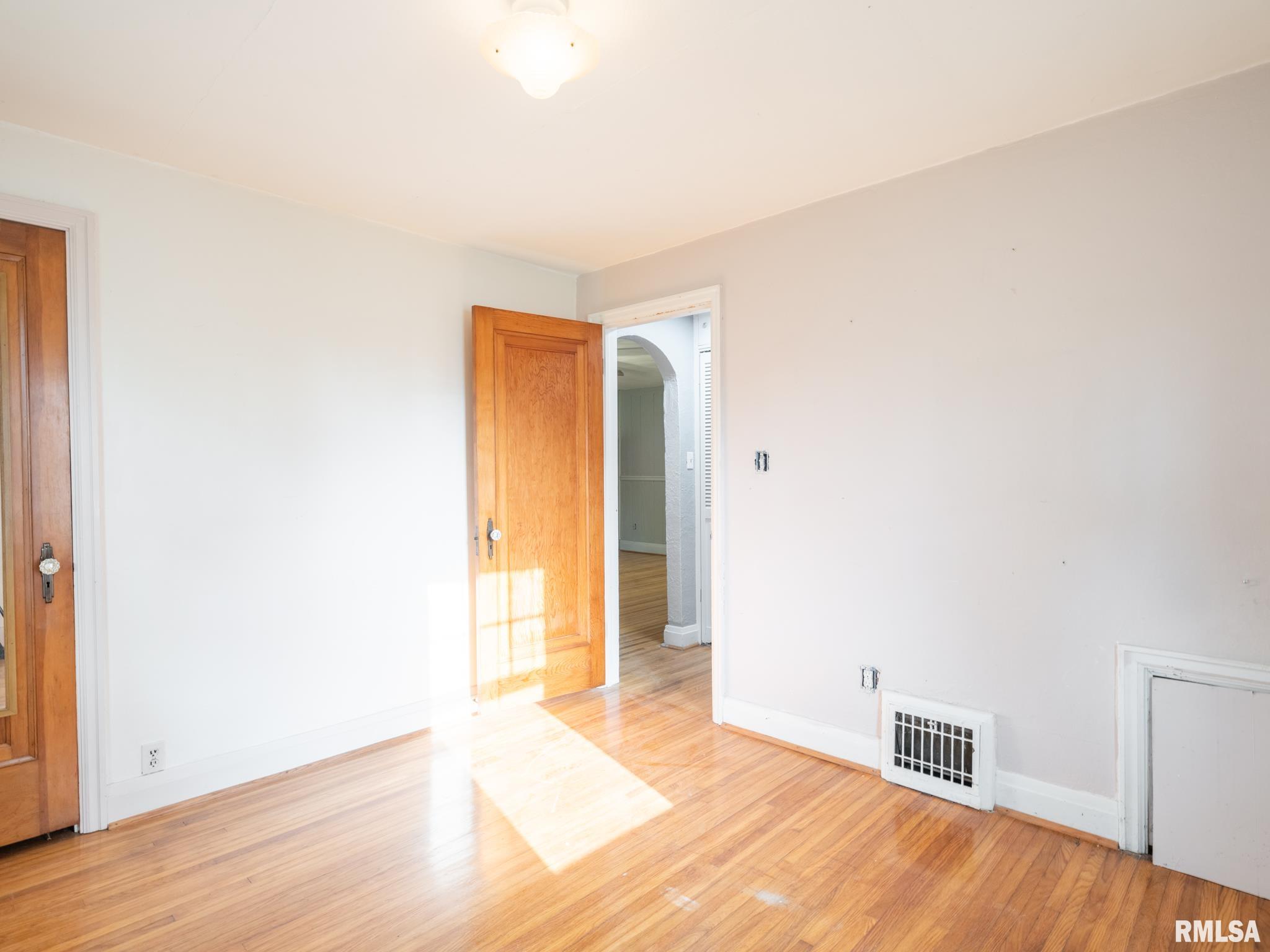 596 Roosevelt Street Creve Coeur, IL 61610 - Photo 20 of 43