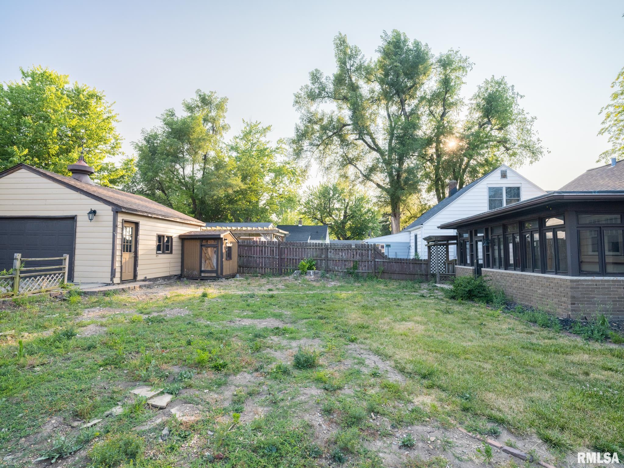 596 Roosevelt Street Creve Coeur, IL 61610 - Photo 38 of 43