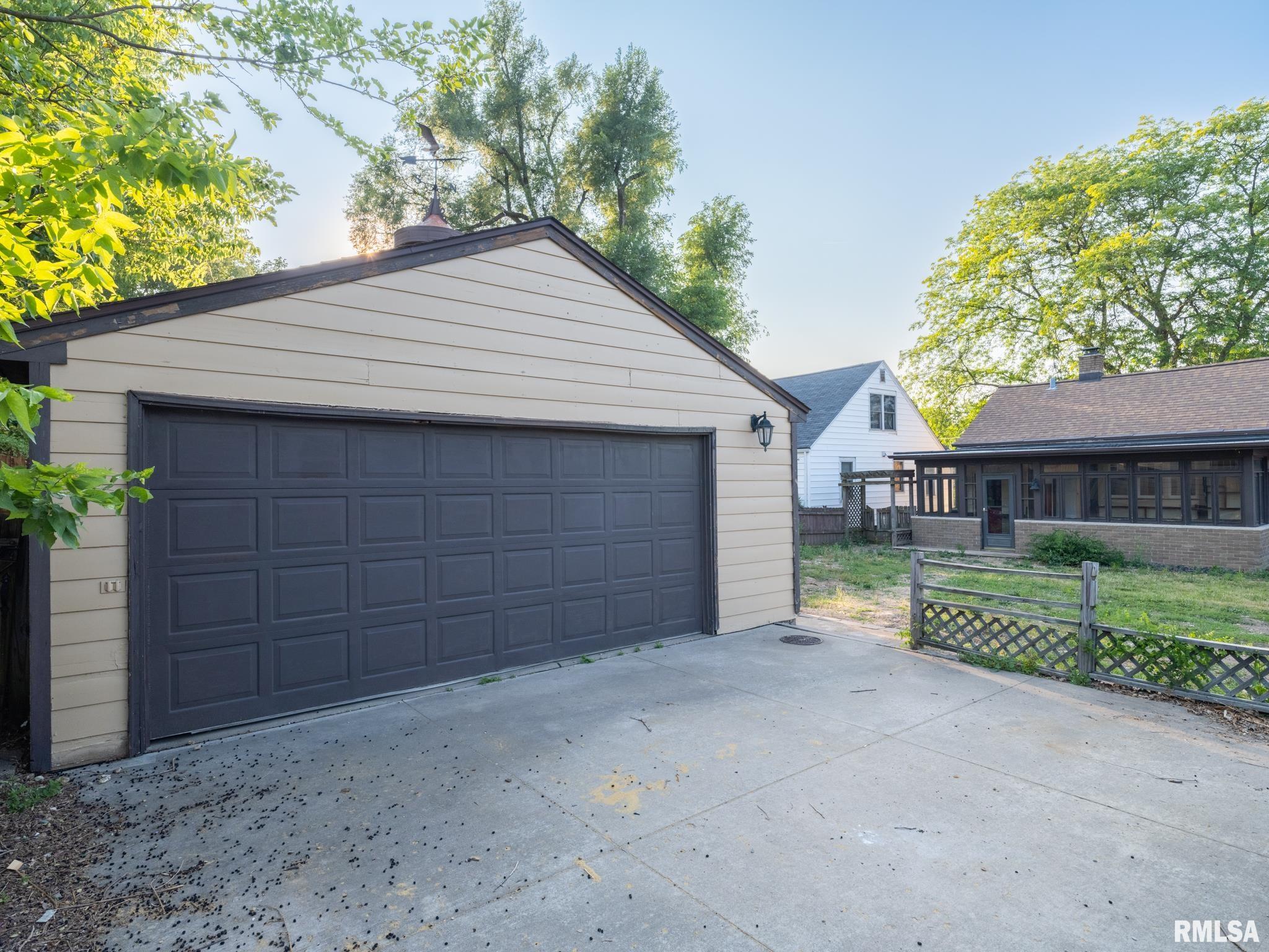 596 Roosevelt Street Creve Coeur, IL 61610 - Photo 40 of 43