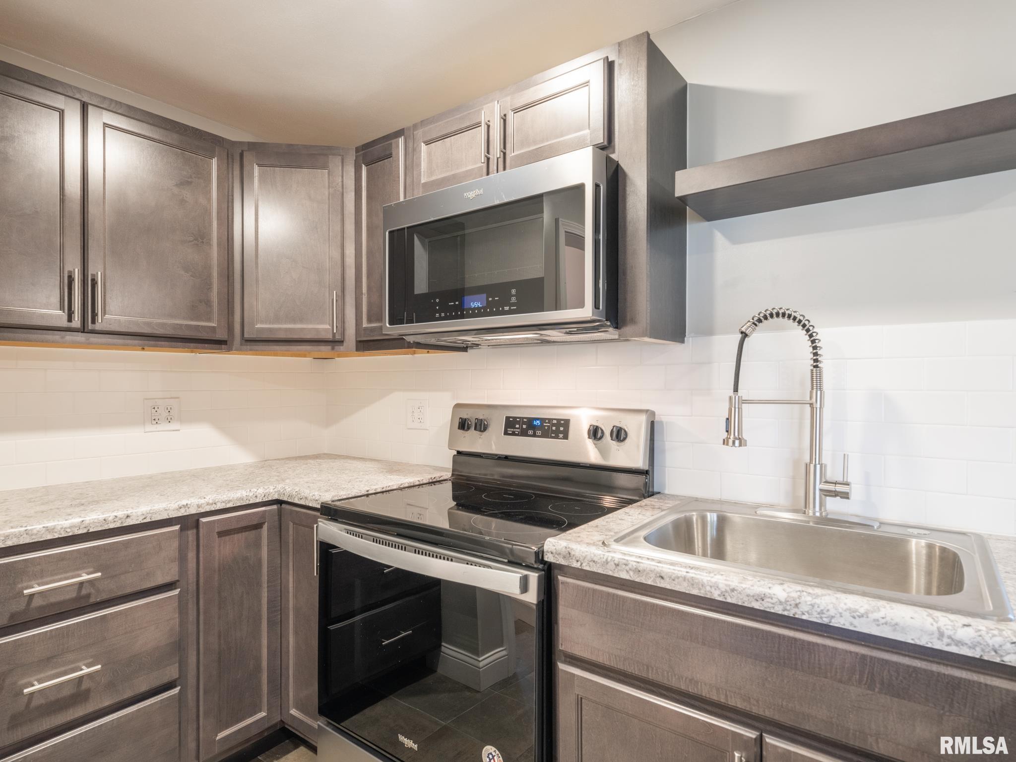 596 Roosevelt Street Creve Coeur, IL 61610 - Photo 7 of 43