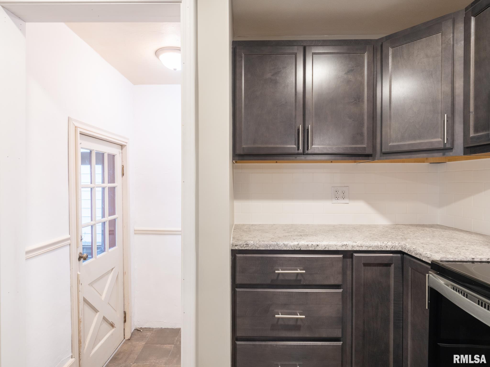 596 Roosevelt Street Creve Coeur, IL 61610 - Photo 9 of 43