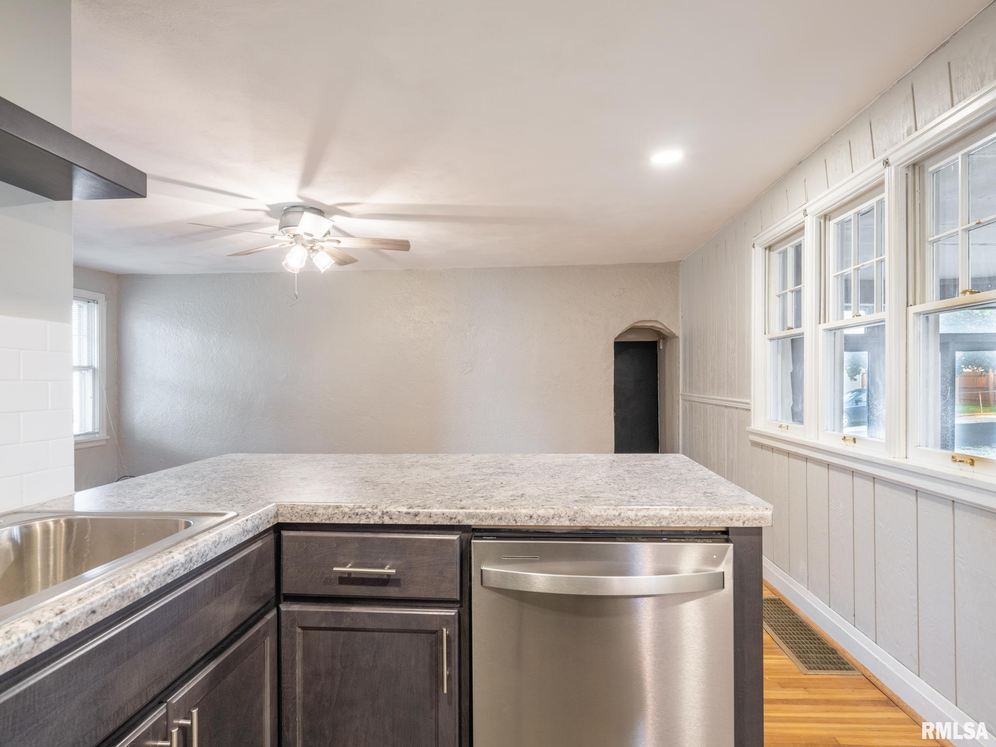 596 Roosevelt Street Creve Coeur, IL 61610 - Photo 10 of 43
