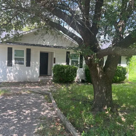 $1,475 | 313 North Church Street, Blue Ridge, TX 75424