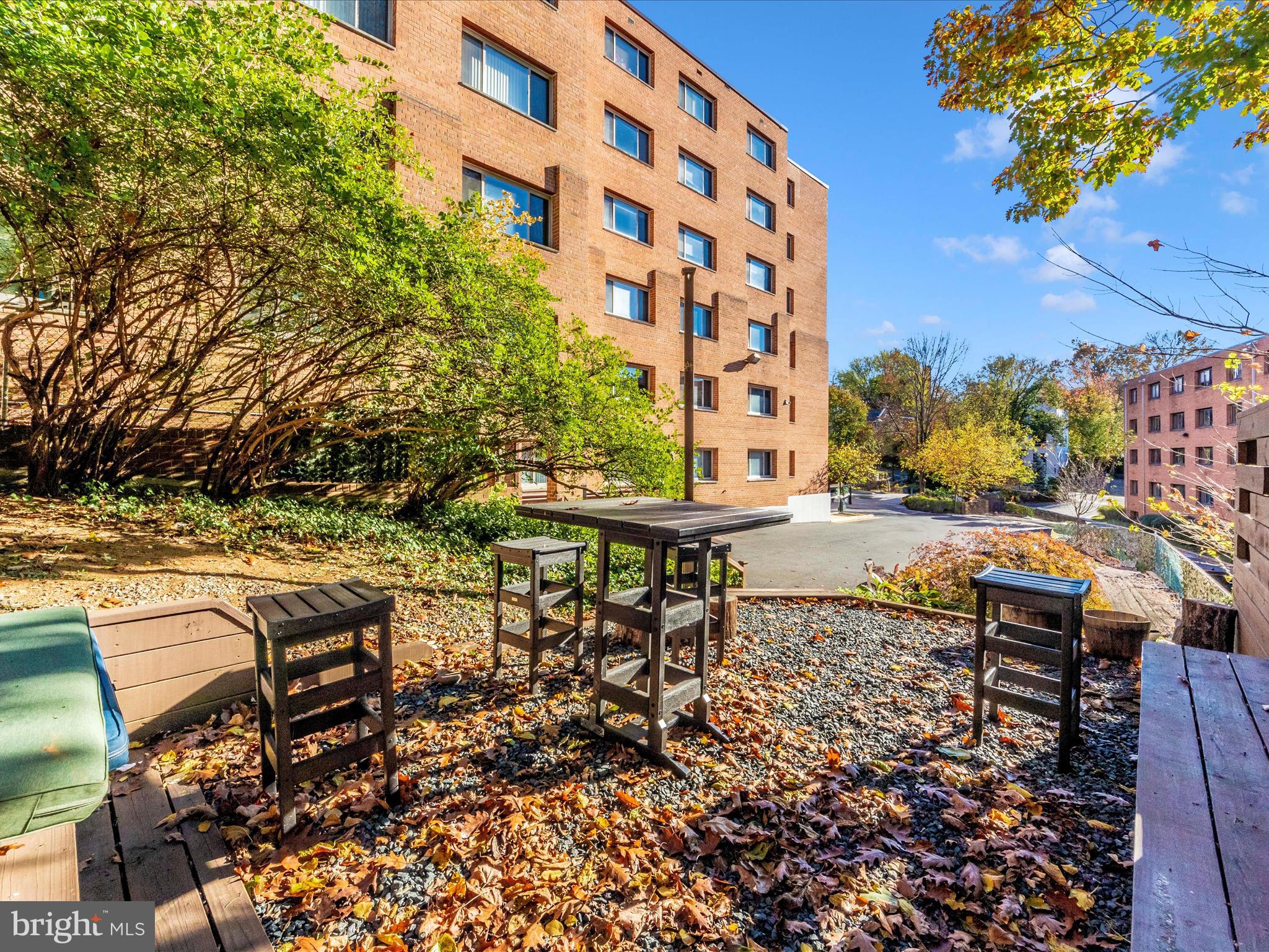 3900 Tunlaw Road Northwest, Unit 104 Washington, DC 20007 - Photo 31 of 36 a view of a chairs and table in backyard