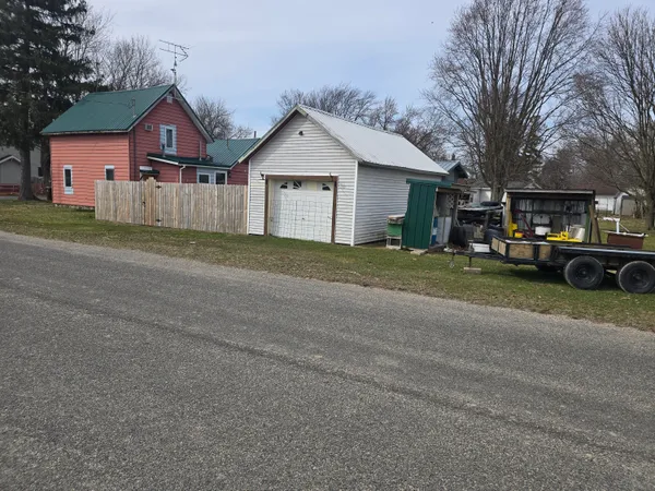 $130,000 | 223 Howell Street South, Middleton, MI 48856