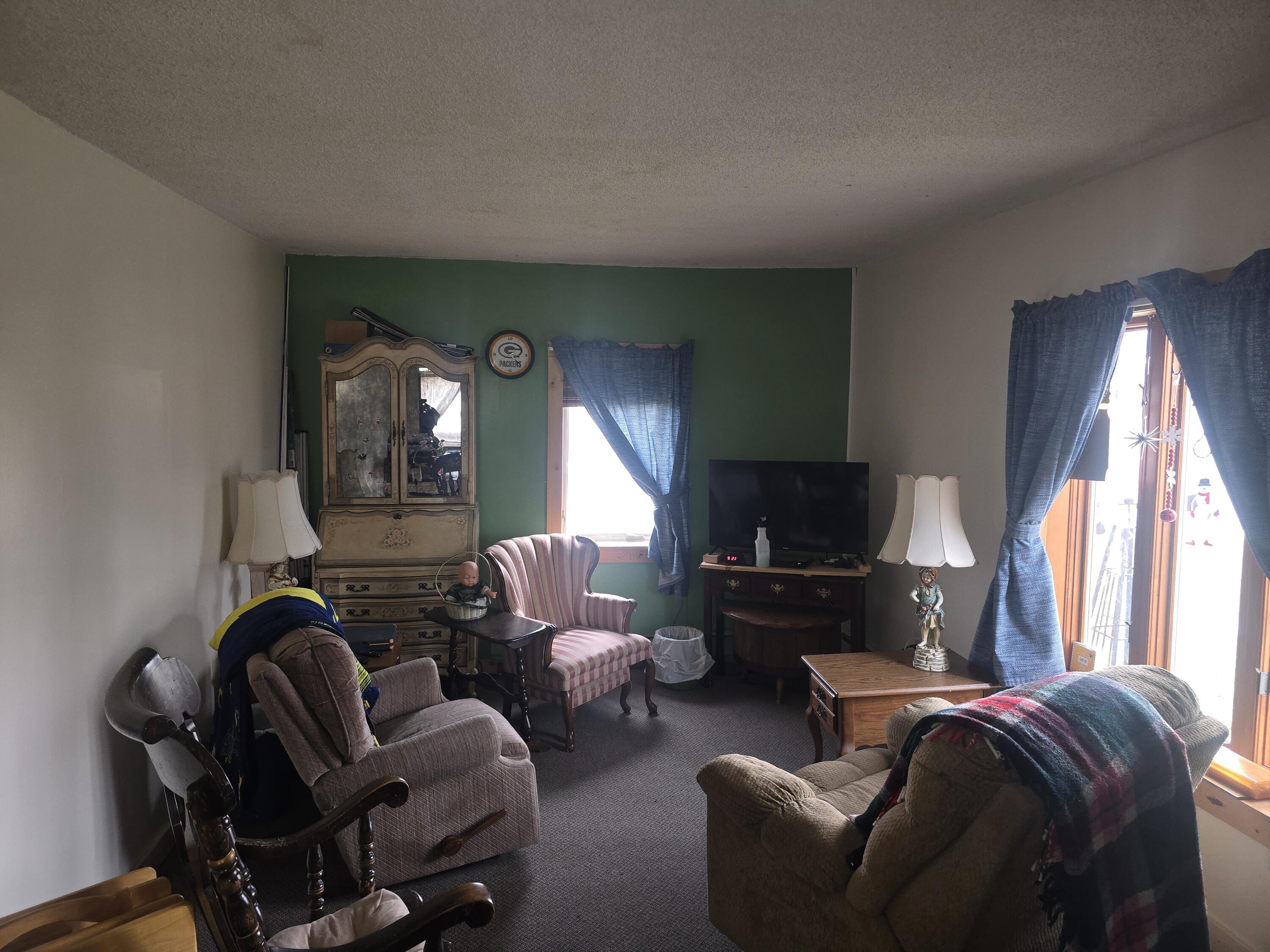 223 Howell Street South Middleton, MI 48856 - Photo 4 of 23 Livingroom