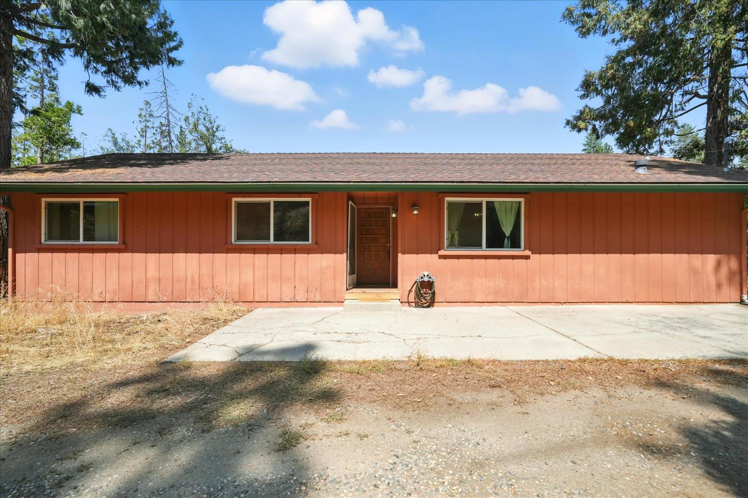 39712 Deer Ridge Drive Oakhurst, CA 93644 - Photo 3 of 40 a front view of a house with a yard