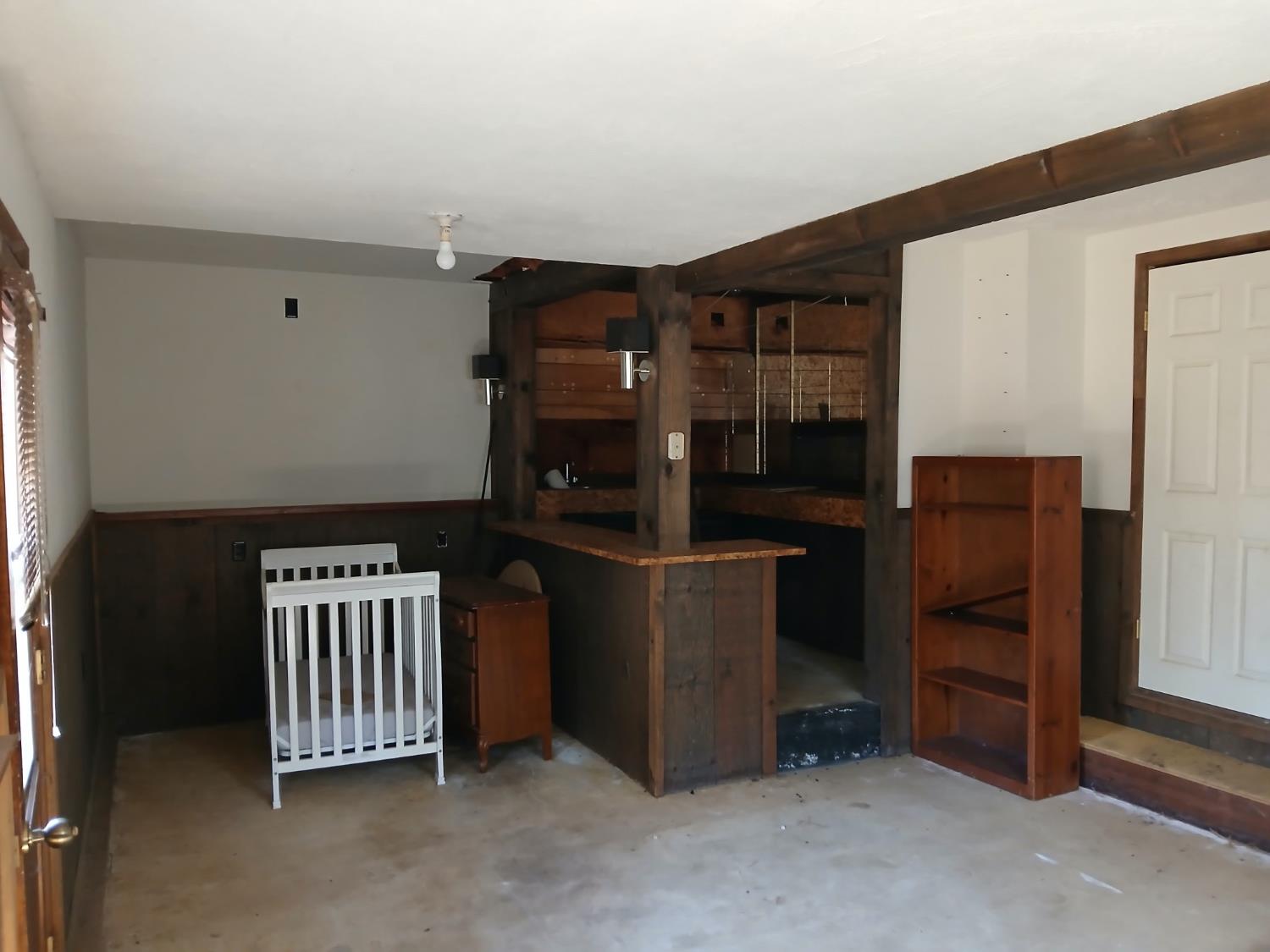 39712 Deer Ridge Drive Oakhurst, CA 93644 - Photo 32 of 40 a view of an empty room and window