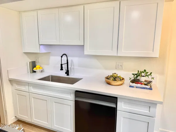 $275,000 | 10215 North 8th Street, Unit B, Phoenix, AZ 85020