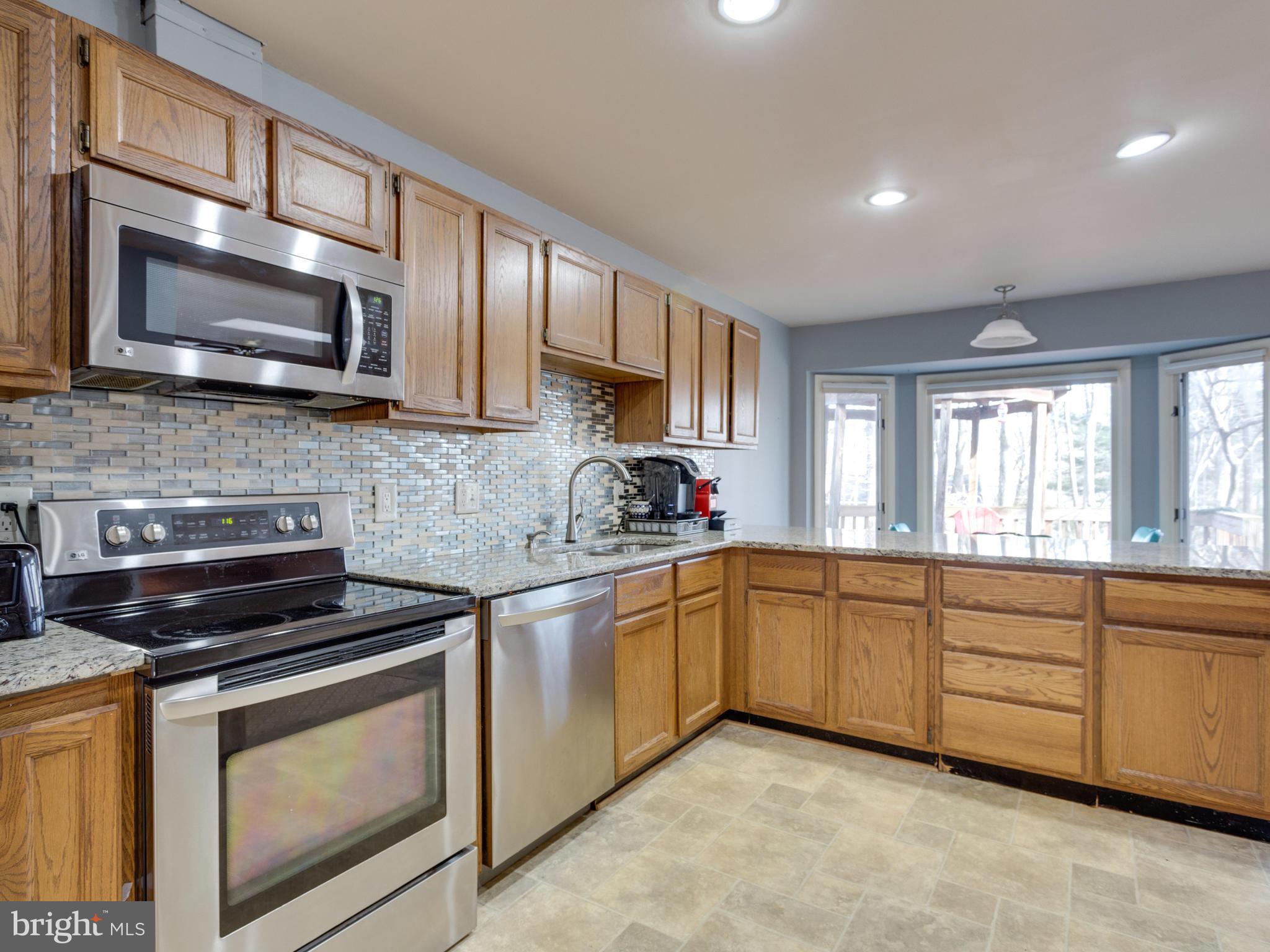 12995 Smoketown Road Woodbridge, VA 22192 - Photo 11 of 30 Kitchen