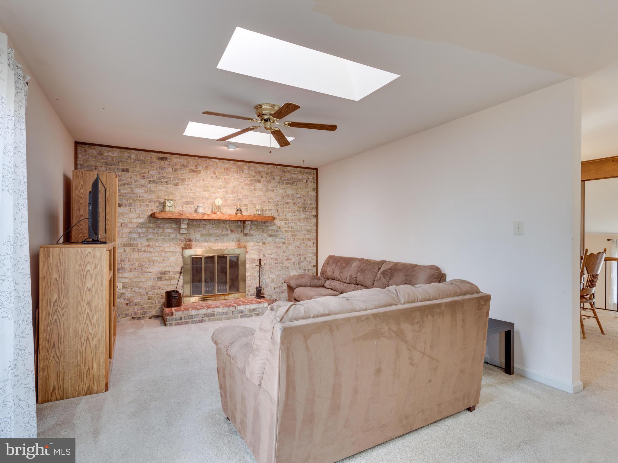 12995 Smoketown Road Woodbridge, VA 22192 - Photo 13 of 30 Family Room