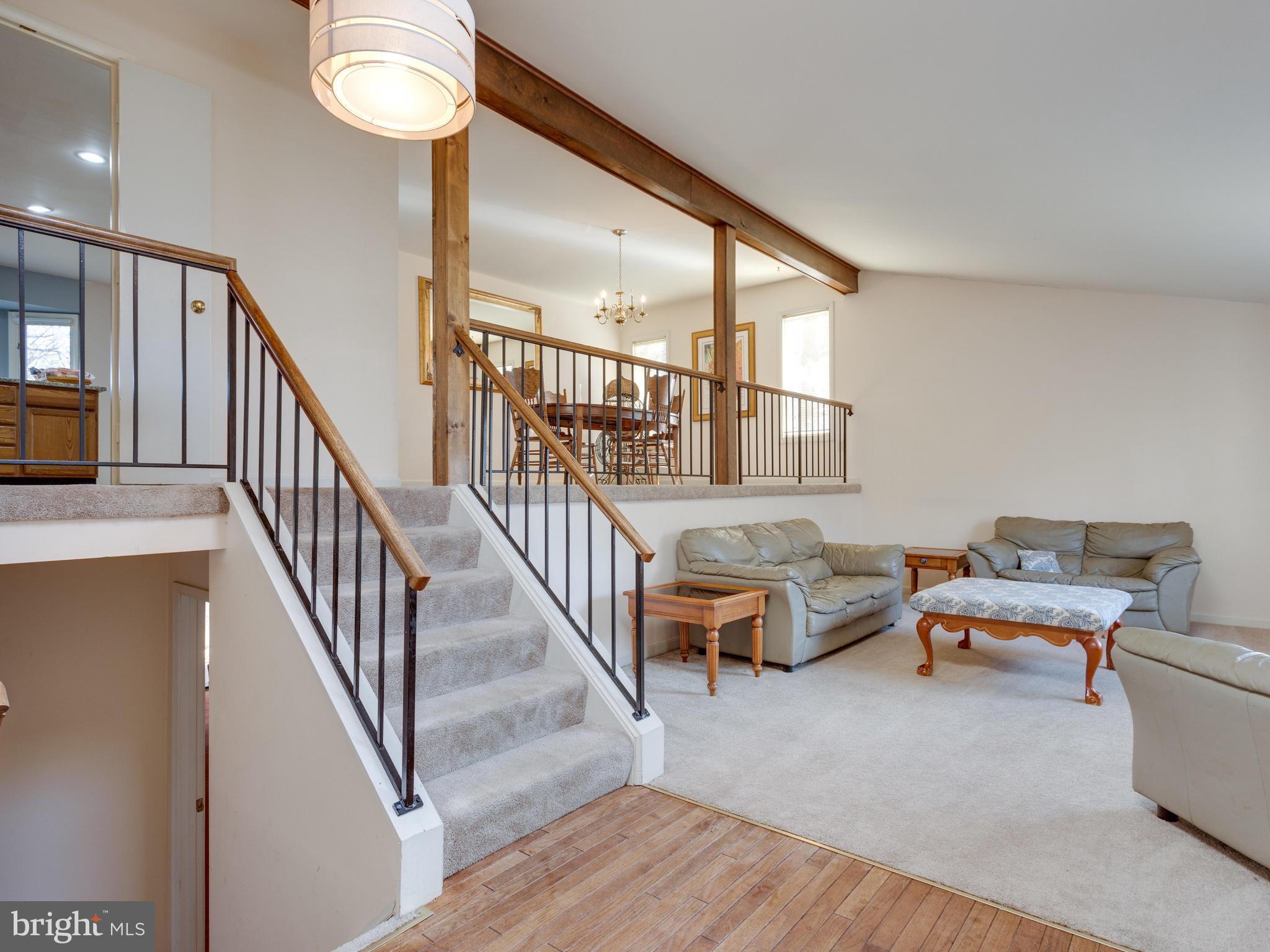 12995 Smoketown Road Woodbridge, VA 22192 - Photo 3 of 30 Living Room