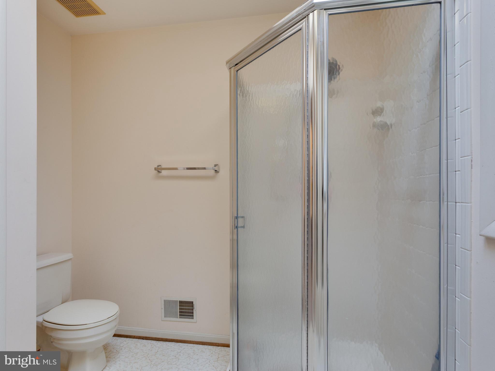 12995 Smoketown Road Woodbridge, VA 22192 - Photo 24 of 30 Bath