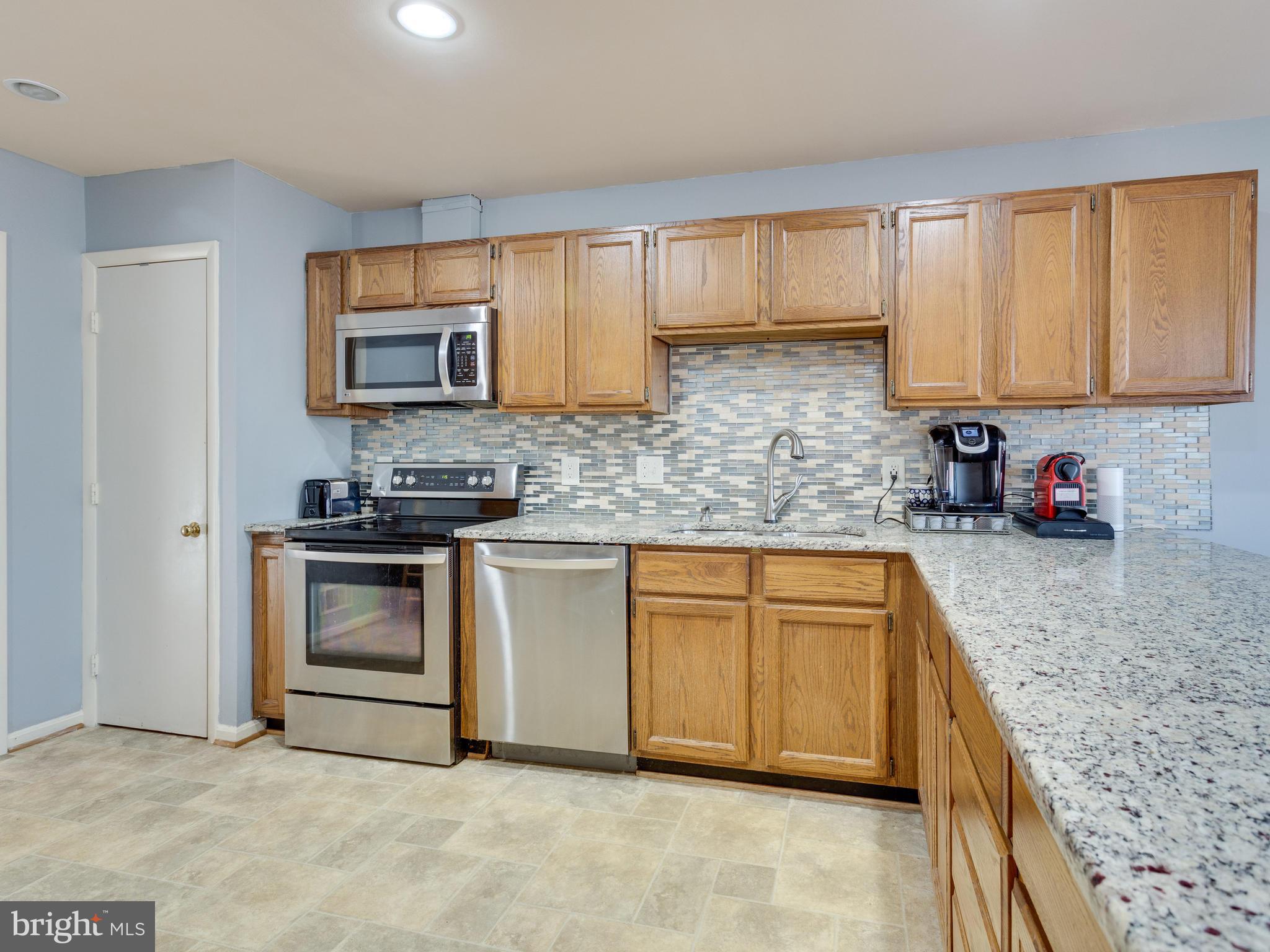 12995 Smoketown Road Woodbridge, VA 22192 - Photo 9 of 30 Kitchen