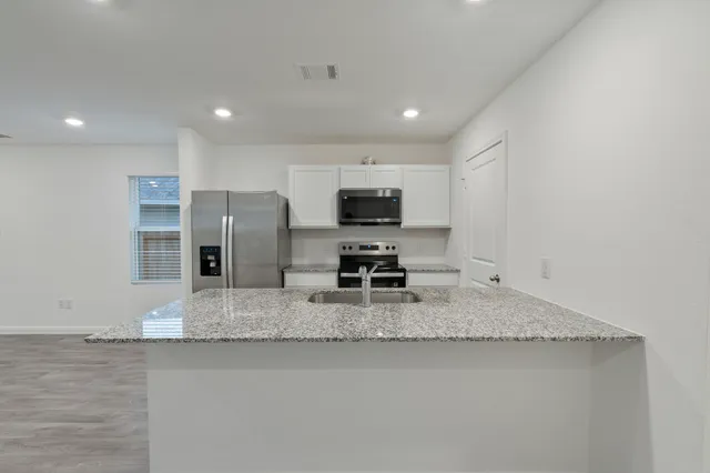 $1,400 | 12070 William Trails Circle, Willis, TX 77378