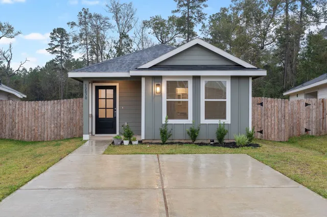 $1,400 | 12070 William Trails Circle, Willis, TX 77378