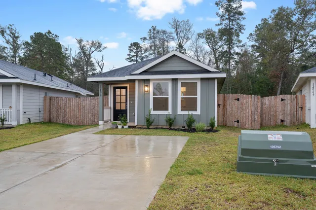 $1,400 | 12070 William Trails Circle, Willis, TX 77378