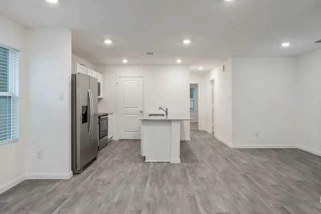 $1,400 | 12070 William Trails Circle, Willis, TX 77378