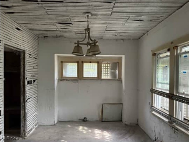 1677 Hillview Road Cleveland, OH 44112 - Photo 4 of 9