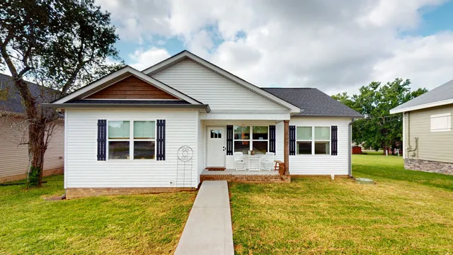 $308,900 | 594 Main Street, Burns, TN 37029