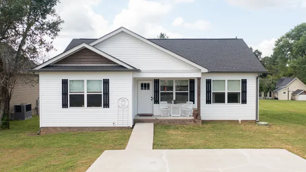 $308,900 | 594 Main Street, Burns, TN 37029