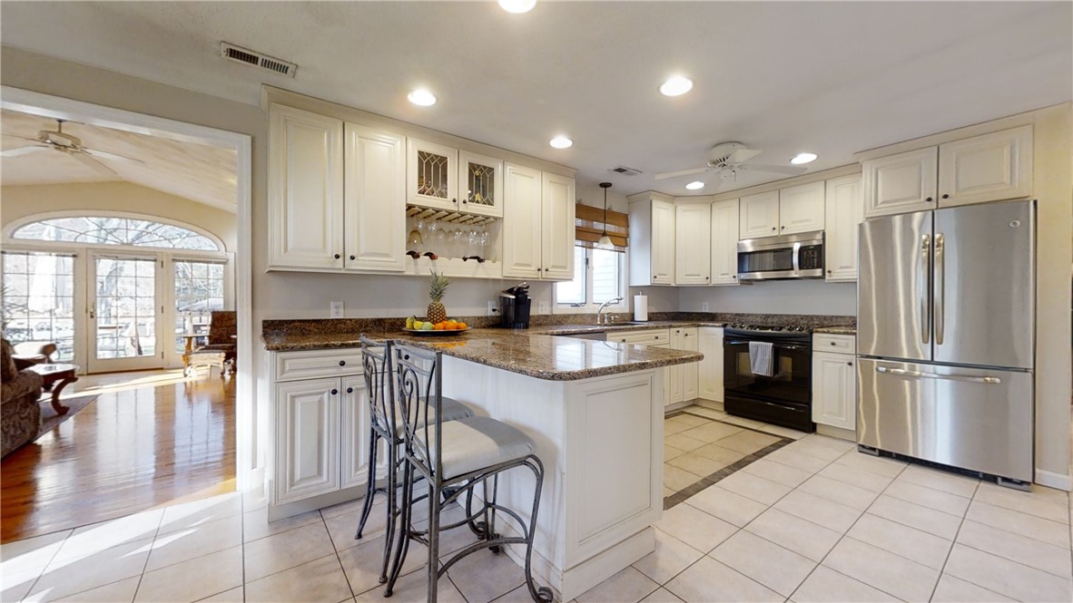 180 Shady Valley Road Coventry, RI 02816 - Photo 16 of 38