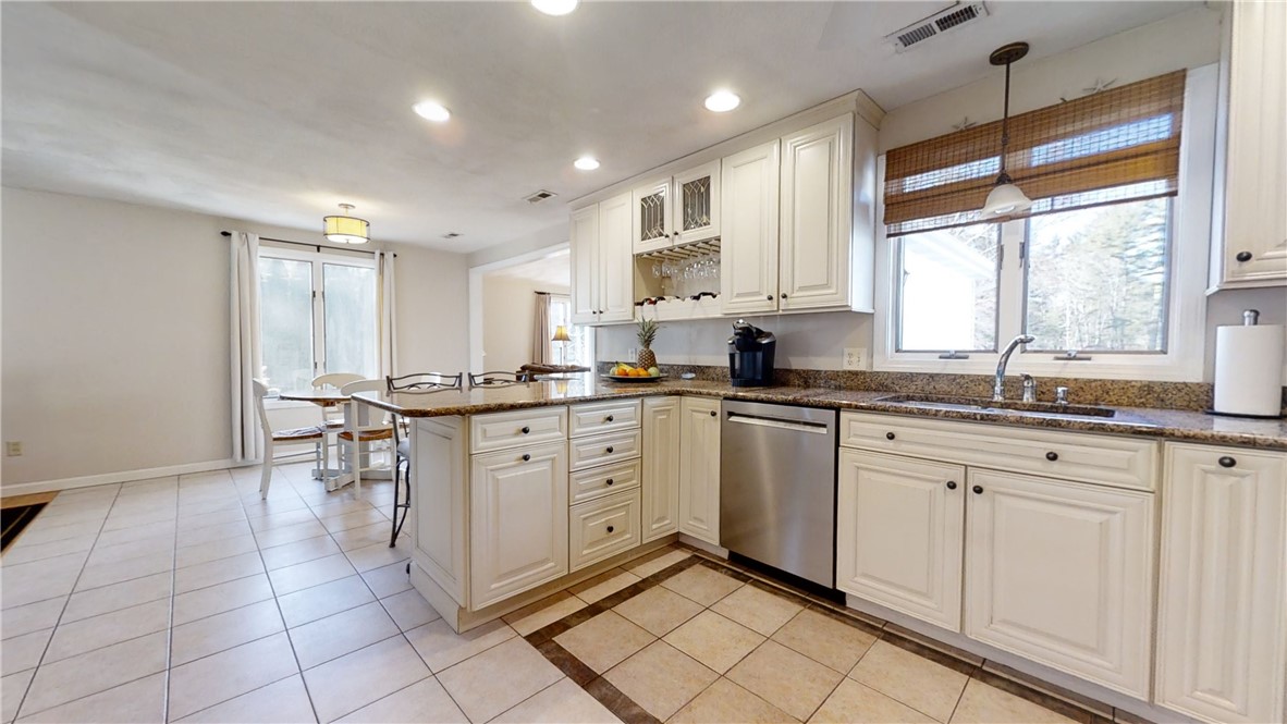 180 Shady Valley Road Coventry, RI 02816 - Photo 19 of 38