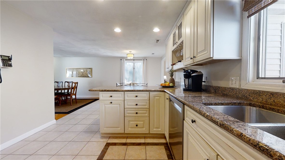 180 Shady Valley Road Coventry, RI 02816 - Photo 20 of 38