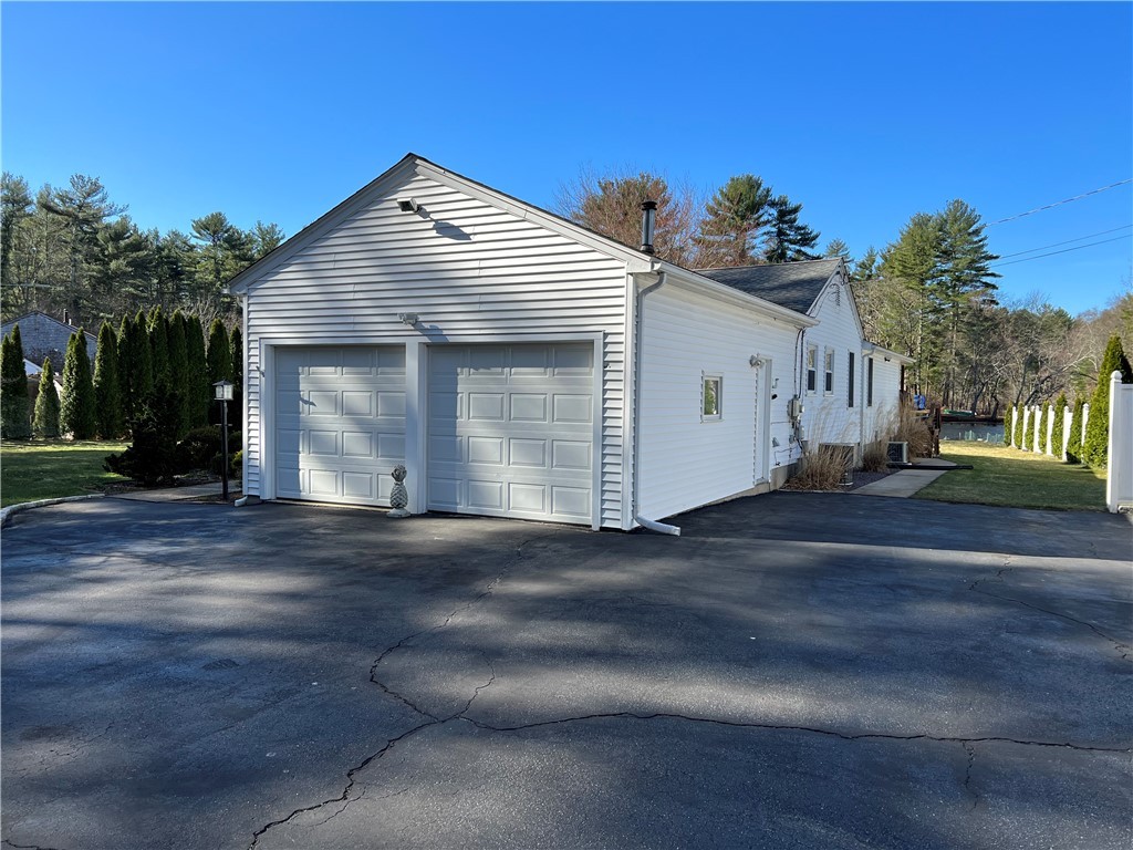 180 Shady Valley Road Coventry, RI 02816 - Photo 4 of 38