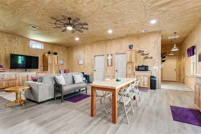 $689,988 | 8642 South Fm 779, Alba, TX 75410