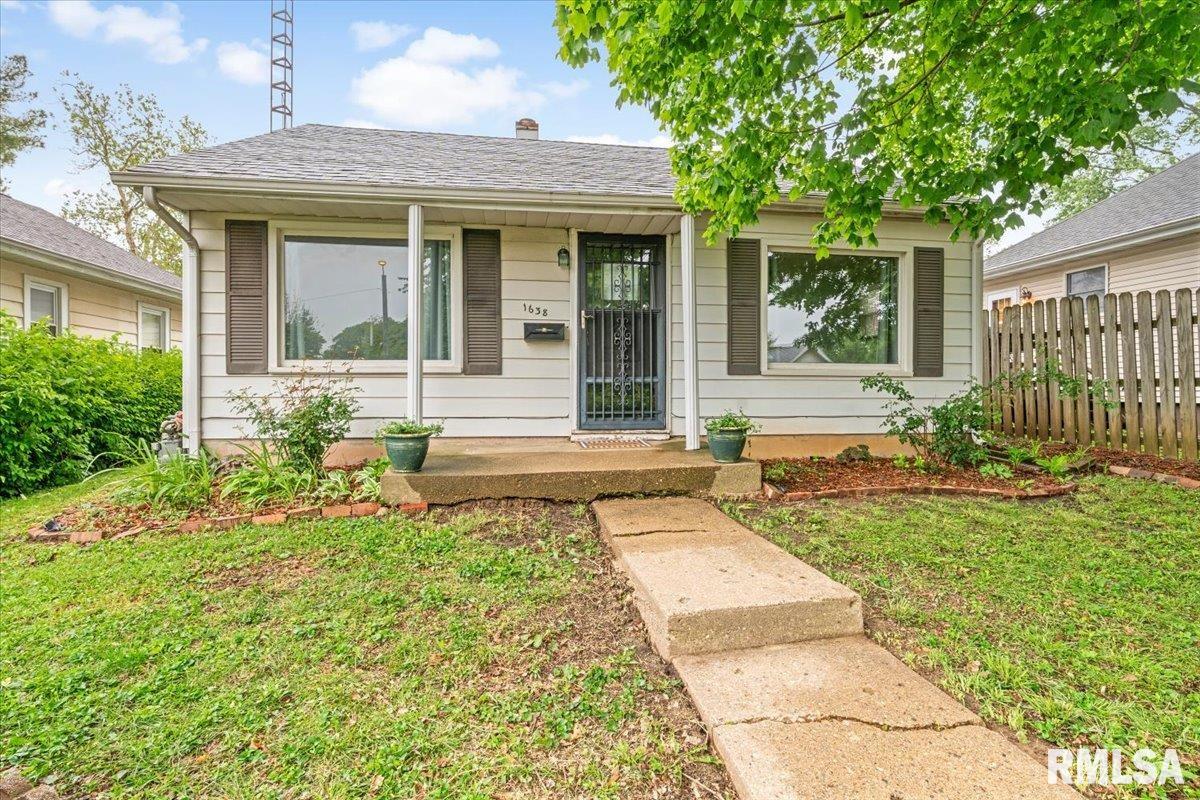 1638 West Capitol Avenue Springfield, IL 62704 - Photo 1 of 32