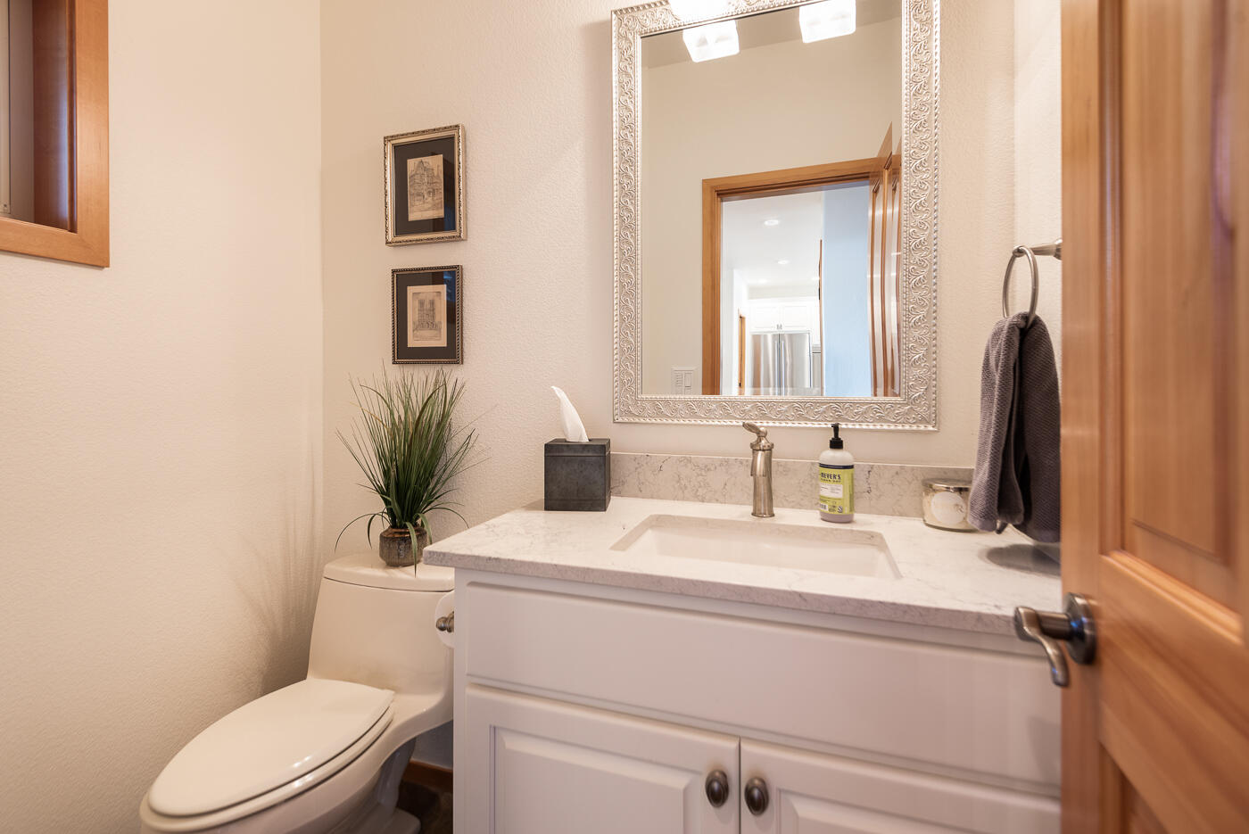 19521 Painted Ridge Loop Bend, OR 97702 - Photo 13 of 43 Half Bathroom