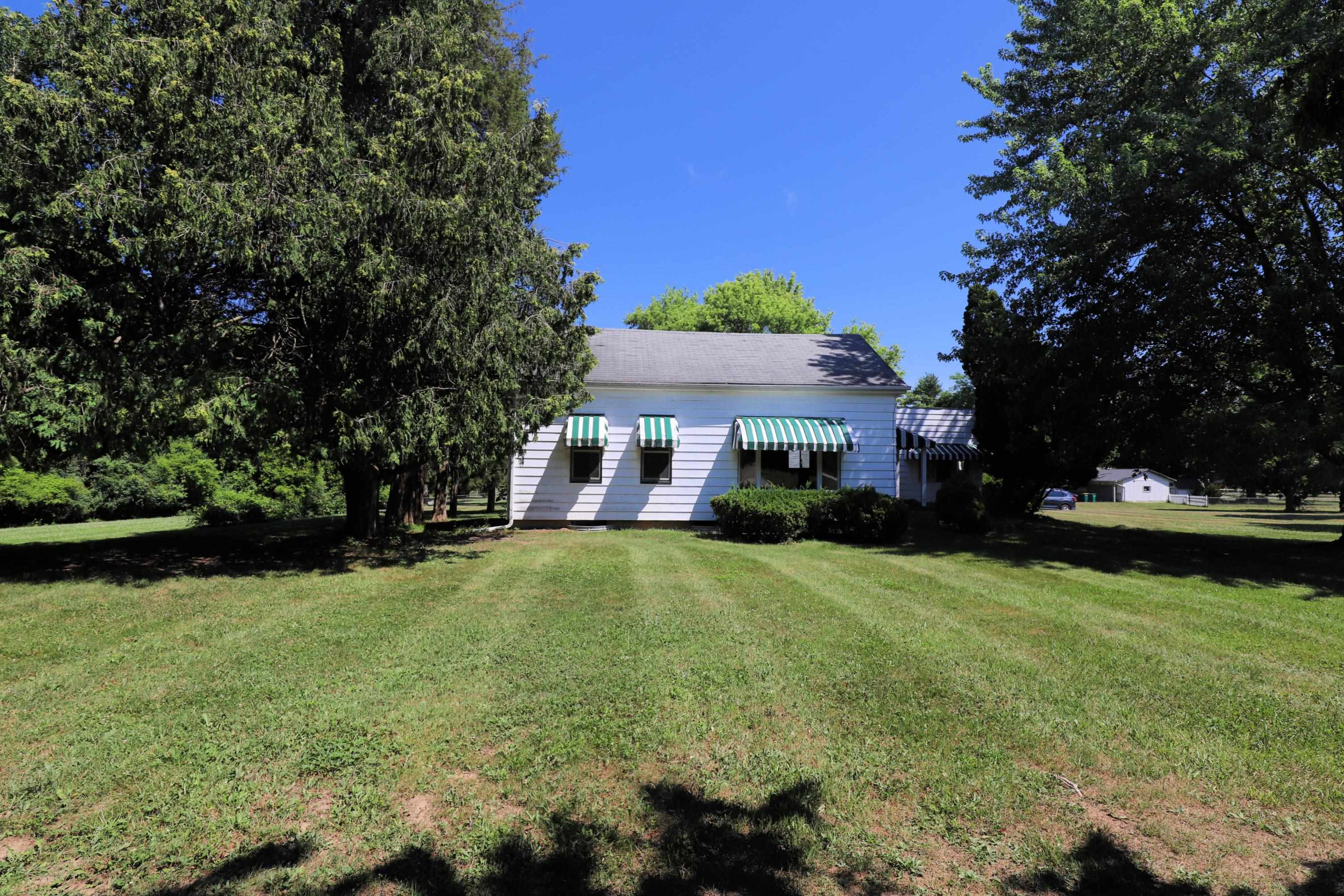 825 East River Road Flushing, MI 48433 - Photo 26 of 32